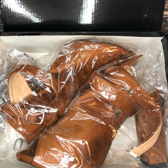 SHEIN Booties - Picture 3 of 4